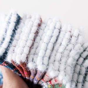 महिलाओं की मिड-ट्यूब फ्यूजी बुलबुल किनारे मोटी लाइन जातीय थंडर और रंग ब्लॉकिंग कॉर्डिक पैटर्न मोजे - Product Image 6