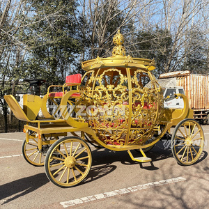 Chariot électrique en forme de citrouille dorée avec intérieur rouge pour transport de mariage en extérieur - Product Image 4