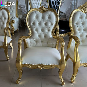 Lujoso sofá clásico estilo Príncipe LEDA para muebles de boda con reposabrazos de madera y asiento de madera maciza. - Product Image 2