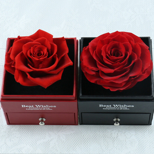 Boîte cadeau transparente artisanale de <span class=keywords><strong>petite</strong></span> taille pour présenter des bijoux, des bagues avec des fleurs éternelles conservées pour la décoration de la maison - Product Image 6