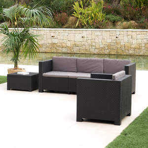Set di Mobili da Giardino Contemporanei ed Ecologici in Plastica Riciclata - Divano Manhattan, Pouf e Poltrona da Esterno (Capacità 4 Posti) - Product Image 4
