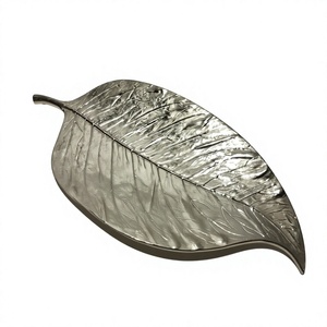 Plato Decorativo de Metal con Forma de Hoja, Plateado, de Aluminio, Hecho a Mano, con Patrón de Planta Grabado, Diseño Moderno, para Joyas - Product Image 1