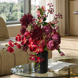 <span class=keywords><strong>Kit</strong></span> Floreale Artificiale di Lusso Rosso Scuro con Vaso per Arredamento Ufficio Moderno e Progetti di Paesaggistica Commerciale - Product Image 1