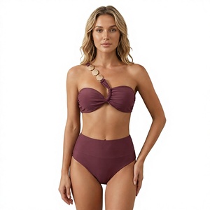 Conjunto de bikini de 2 piezas para mujer al por mayor, top bandeau de un solo hombro con decoración de monedas metálicas y cintura alta, traje de baño de verano para playa - Product Image 2