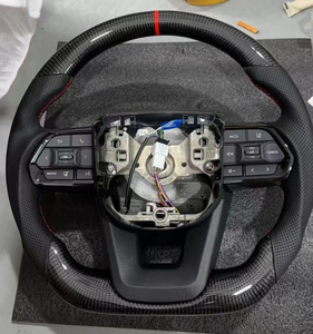 Volante Deportivo Personalizado de 4 Radios con Acabado en Fibra de Carbono Brillante y Cuero Suave para Land Cruiser LC70 LC76 LC79 LC300 - Product Image 3