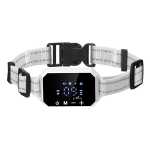 Dispositivo electrónico de entrenamiento de mascotas <span class=keywords><strong>GPS</strong></span> <span class=keywords><strong>Collar</strong></span> de descarga eléctrica impermeable Plástico a prueba de explosiones para control de ladridos de perros - Product Image 1