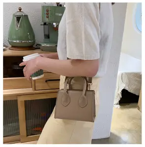 Bolsa de mão feminina coreana de ombro único, bolsa quadrada pequena versátil para celular, nova, 2020