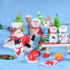 Figuras en Miniatura Navideñas, Mini Manualidades de Resina, Adornos de Santa Claus, Muñeco de Nieve y Alce, Kit de Decoración para Jardín de Hadas Navideño DIY - Product Image 4