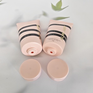 หลอดบรรจุภัณฑ์พลาสติกแบบนิ่มสัมผัสนุ่มสำหรับเครื่องสำอาง พร้อมฝาปิดแบบพลิกสั้น สำหรับครีมบลัชออน ครีมทาตัว และครีมอาบน้ำ รับผลิตแบบ OEM พร้อมโลโก้ตามสั่ง - Product Image 4