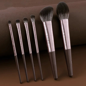 BELLEZA - Juego de 6 Brochas de Maquillaje Moradas/Marrones al por Mayor, Brocha para Base, Delineador de Ojos, Rostro, Labios, Afeitado, Etiqueta Personalizada, Pelo Sintético - Product Image 1