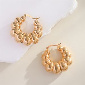 SHIXIN Hochwertige Vintage Punk Geometrische Kreisförmige Creolen Damen Trendige <span class=keywords><strong>Goth</strong></span> Exquisite C-Form Piercing Ohrringe Y2K Schmuck - Product Image 4