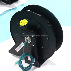 Enrouleur de câble métallique robuste et réglable à enroulement automatique avec cordon d'alimentation de 15 m, type d'extrémité C15, puissance nominale 16A - Product Image 1