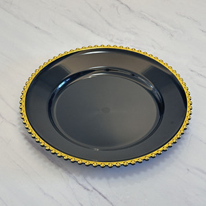 Vente flash Décoration <span class=keywords><strong>de</strong></span> mariage Assiette <span class=keywords><strong>de</strong></span> présentation ronde en plastique transparente <span class=keywords><strong>de</strong></span> 13 pouces <span class=keywords><strong>avec</strong></span> bord doré et perles dorées, argentées ou noires - Product Image 5