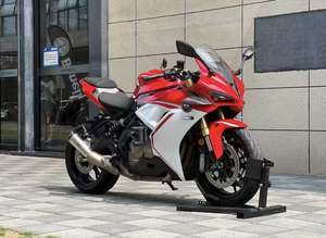 QJMOTOR1 SRK600 Moto sportive haut de gamme 600cc à quatre cylindres en ligne refroidie par liquide pour la performance urbaine et sur circuit - Product Image 4