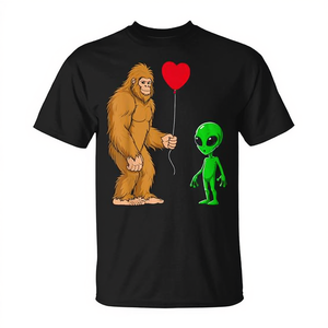 Maglietta Bigfoot Alien Love Sasquatch Heart per San Valentino - Product Image 2