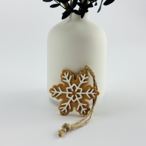 Handmade Custom Resin Hanging Snowflake Pendant High Quality Christmas Tree Decoration Ornament - Product Image 5