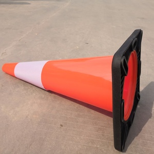 Cône de signalisation routière en PVC rouge et noir avec bande réfléchissante prismatique haute intensité pour la sécurité routière - Product Image 3