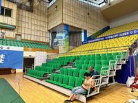 Chaises de stade pliables en plastique HDPE d'intérieur, gradins télescopiques à vendre