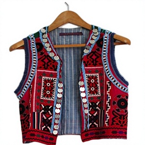 Gilet bohème brodé sans manches, motif géométrique rouge, fait main en coton et fibre de bambou, coupe ample, toutes saisons, décontracté - Product Image 1