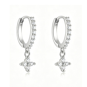 Pendientes de tuerca de moissanita VVS GRA de corte redondo con diseño de cola de pez de líneas simples, rellenos de oro de 14K, joyería de uso diario para mujer - Product Image 1