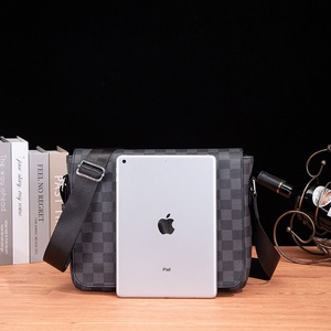 Bolso Cruzado de Moda Europeo-Americana para <span class=keywords><strong>Hombre</strong></span>, con Tapa Abatible, de PU con Diseño de Cocodrilo, Horizontal, Informal, <span class=keywords><strong>Portadocumentos</strong></span>, <span class=keywords><strong>Mochila</strong></span> a Cuadros - Product Image 3