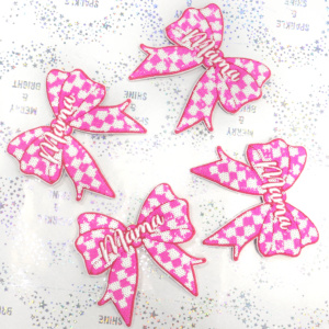Patch brodé personnalisé avec nœud à carreaux rose de 3,5 pouces, applique à sequins '<span class=keywords><strong>Mama</strong></span>' et inscription brodée pour sacs à couches, pochettes et chapeaux - Product Image 1