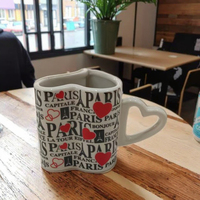 Ensemble de tasses en céramique en forme de cœur Cadeau de Saint-Valentin pour les couples Offre d'usine populaire de vente transfrontalière efficace à bas prix