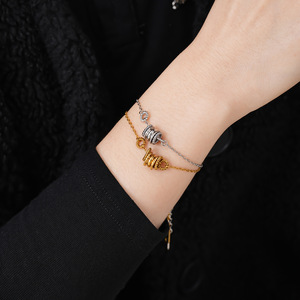 Pulsera en espiral de tres anillos de acero inoxidable chapada en oro para mujer, joyería de regalo sencilla y elegante - Product Image 4