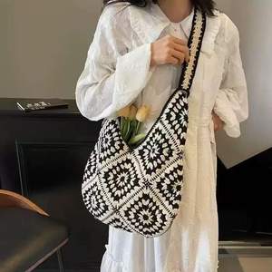 Vente en gros 2025 Sacs fourre-tout tissés géométriques avec motif ethnique Sac à main à la mode avec logo personnalisé Fourniture en vrac OEM pour les détaillants - Product Image 5