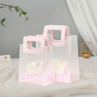 Sacs cadeaux givrés en PP en stock, sacs cadeaux transparents mats style fourre-tout pour emballage de Noël, mariage, anniversaire, logo personnalisé