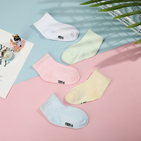 Chaussettes tricotées en coton confortables et mignonnes pour les nouveau-nés, chaussettes chaudes pour bambins évacuant l'humidité