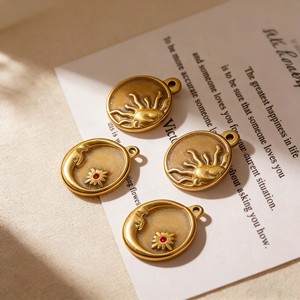 Pendentif Cercle en Acier Inoxydable Plaqué Or 18K HB0648 avec Breloques Célestes Soleil et Lune pour Fabrication de Bijoux DIY Vente en Gros - Product Image 5