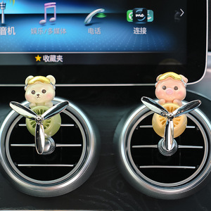 Ambientador de coche Ruijie con clip para rejilla de ventilación, figura de resina de dibujos animados, decoración linda de cerdito y oso para salidas de aire. - Product Image 1