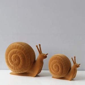 Statue d'escargot en résine de style nordique Evelyn, figurine animale pour la décoration d'appoint de la maison, du salon ou de la bibliothèque - Product Image 1
