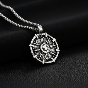 Collier personnalisé en acier inoxydable rond avec boussole viking Vegvisir pour homme - Cadeau avec design de mythologie nordique et runes - Product Image 1