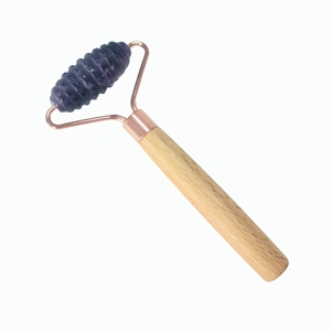 Rodillo de masaje facial de amatista para el cuidado de la piel - Product Image 4