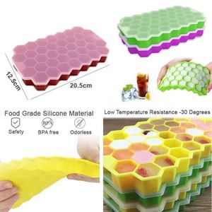 Bandeja hexagonal de silicona para cubitos de hielo, 37 agujeros, forma de panal, molde flexible reutilizable apto para alimentos con tapa para enfriar bebidas - Product Image 2