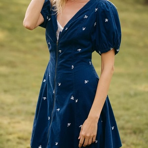 เดรสยีนส์ผู้หญิงทรงเอ สไตล์ลำลอง แขนกุด ติดกระดุม ผ้าฟอกสี ทรงหลวม ความยาวปานกลาง มีกระเป๋า - Product Image 2