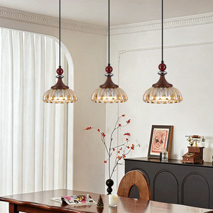<span class=keywords><strong>Suspension</strong></span> vintage rustique en fer et verre, abat-jour en verre cannelé ambré fumé, idéale pour les coins repas rétro, les comptoirs de café - Product Image 1