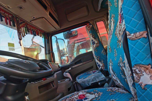 Camión Tractor FAW 6X4 Diésel con Transmisión Automática Euro 5 Nuevo Motor Fawde de 351-450HP Dirección Izquierda Transporte Minero 50T - Product Image 3