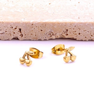Aretes de Moda con Diseño Lindo y Sencillo, Chapados en Oro de 18K, Aretes de Acero Inoxidable con Forma de Cereza para Mujer - Product Image 4