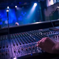 Consola de Mezclas Analógica Profesional de 16 Canales con Interfaz de Grabación USB, Efectos DSP y Alimentación Phantom de 48V para Escenario y Estudio