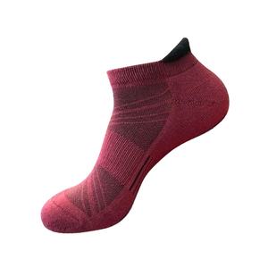 Chaussettes de compression à carreaux pour hommes pour les sports d'extérieur d'hiver avec logo personnalisable en bas - Product Image 1