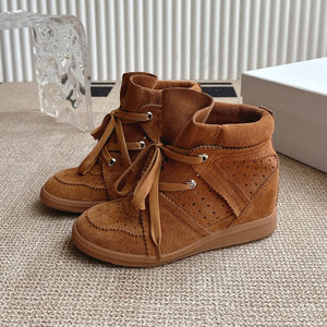 Bottes en <span class=keywords><strong>daim</strong></span> pour femmes pour l'automne et l'hiver perforées et respirantes, semelles plates pour le confort, bottes de cavalier décontractées à lacets - Product Image 2