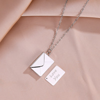 Collier personnalisé en acier inoxydable micro-serti pour couples, gravé avec des lettres et des enveloppes d'amour, collier « Je t'aime »