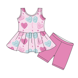 Conjunto de Dos Piezas para Niña Pequeña para el Día de San Valentín, Top sin Mangas con Estampado de Corazón y Pantalones Cortos Lisos de Seda de Leche - Product Image 2
