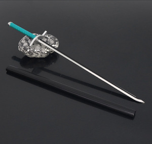 <span class=keywords><strong>One</strong></span> <span class=keywords><strong>Piece</strong></span> Anime <span class=keywords><strong>Charlotte</strong></span> Aardman famosa espada Pez Blanco samurái espada Metal Props llavero fantasma asesino espada juguete - Product Image 6