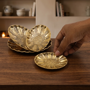 Assiettes décoratives en forme de feuille dorée, en métal fait main, vaisselle glamour pour les fêtes - Product Image 2