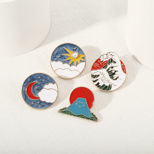 Spilla in metallo personalizzato onde mare sole e luna impronta Moon spilla stile giapponese in metallo cartone animato distintivo accessorio decorazione - Product Image 2