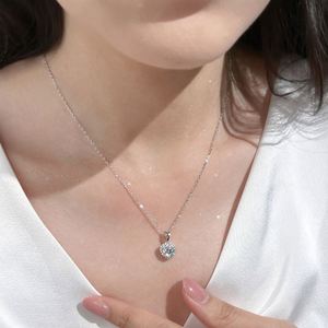 Collier Dylam Classic Jewelry en argent sterling 925 avec chaîne à maillons et pendentif en forme de cœur en zircone cubique 5A pour un usage quotidien - Product Image 2